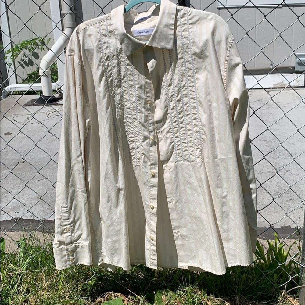 CALVIN KLEIN BUTTON UP
